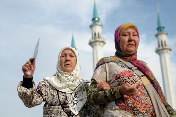 Muslims Celebrate Eid al-Fitr in Cities All Around Russia - Sputnik International