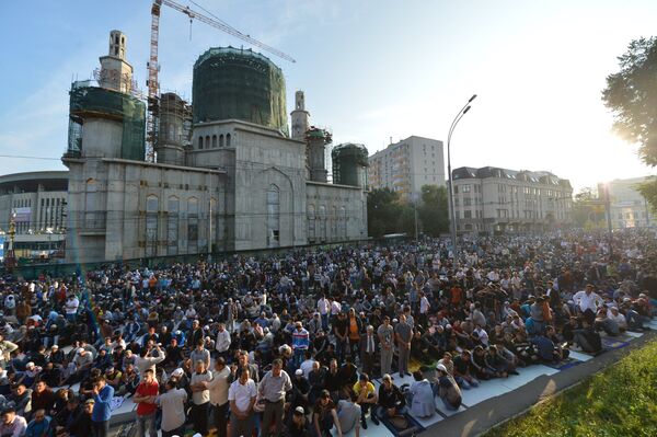 Muslims Celebrate Eid al-Fitr in Cities All Around Russia - Sputnik International