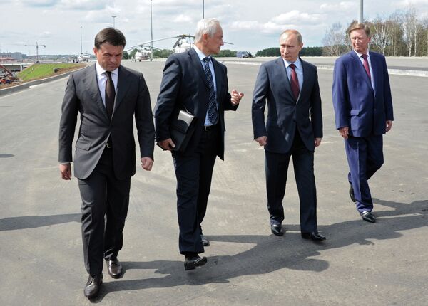Putin Urges Coordinated Plan for New Highway Around Moscow - Sputnik International