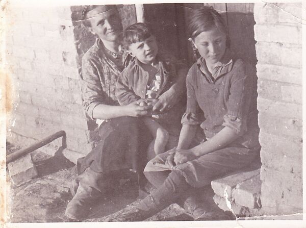 Irina, seen on the left, used the last name Garder from her former husband, to pose as a German. Irina, seen on the left, used the last name Garder from her former husband, to pose as a German. - Sputnik International