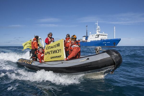 Greenpeace Ends 2-Day Protest Against Rosneft in Arctic - Sputnik International