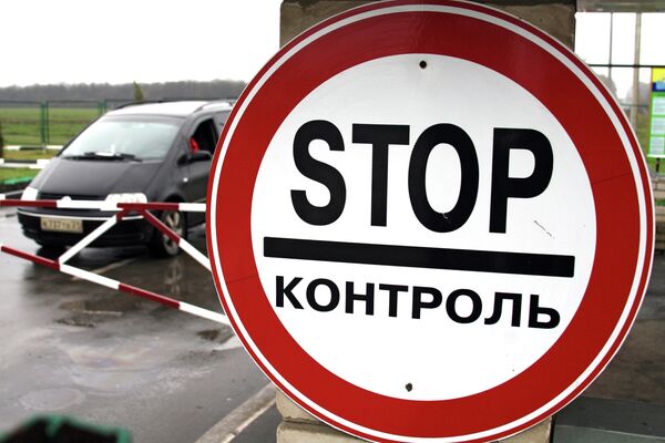 Lines Form at Russia-Ukraine Border Following Customs Changes - Sputnik International