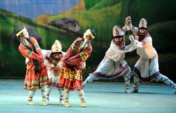 Dancers rehearse Igor Stravinsky's ballet The Rite of Spring at the Bolshoi Theater in Moscow. - Sputnik International