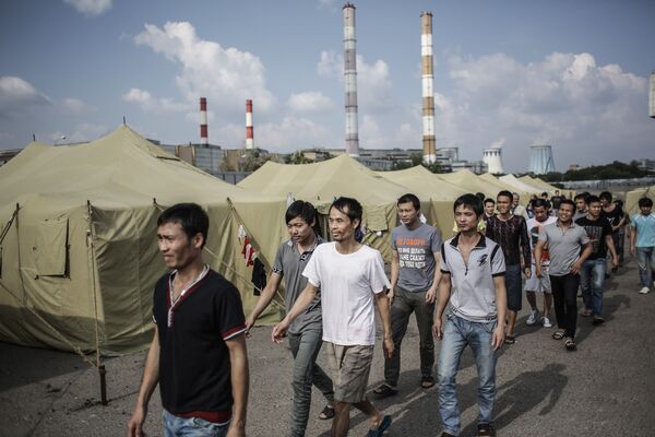 Moscow Authorities Close Migrant Tent Camp - Sputnik International
