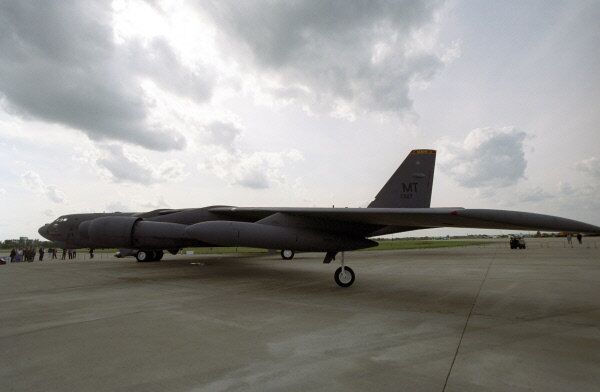 A US B-52 strategic bomber is on display at an air show near Moscow in 2003. - Sputnik International