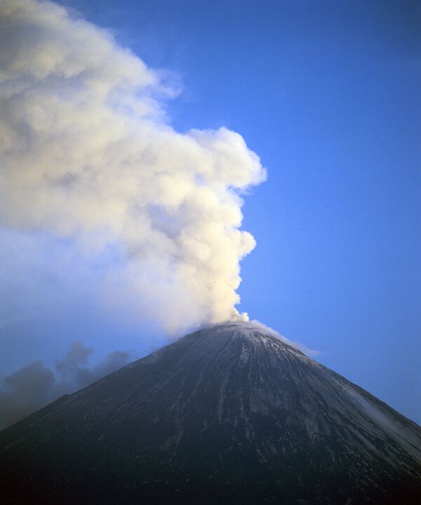 Eurasia’s Highest Volcano Spews Ash As Quakes Rattle Kamchatka. (Archive) - Sputnik International