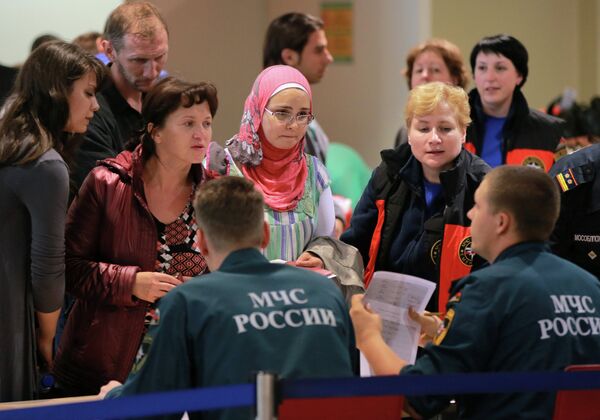 First group of Russian and CIS nationals arrives from Syria, Domodedovo Airport, Moscow, August 27, 2013 - Sputnik International