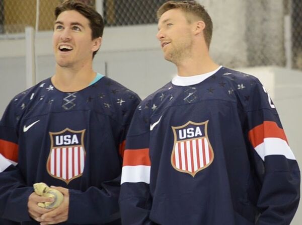 The 2014 US Olympic hockey jersey features a 1980s style logo on the chest, to remind players of the last time the US team won the gold. - Sputnik International