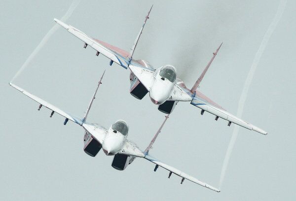Incredible Maneuvers at the MAKS Airshow - Sputnik International