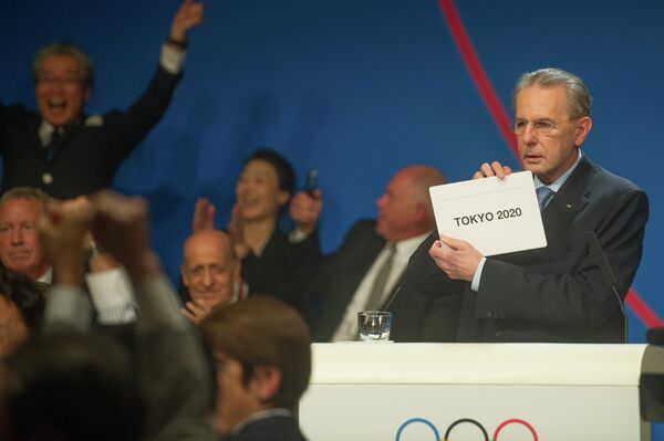 IOC president Jacques Rogge announces the winner of the bid to host the 2020 Summer Olympic Games - Sputnik International
