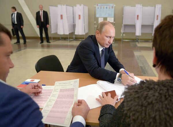 Russian President Vladimir Putin casting his vote in the Moscow mayoral elections. Russian President Vladimir Putin casting his vote in the Moscow mayoral elections. - Sputnik International