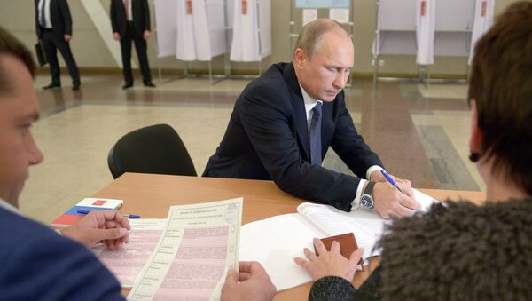 Russian President Vladimir Putin casting his vote in the Moscow mayoral elections. - Sputnik International