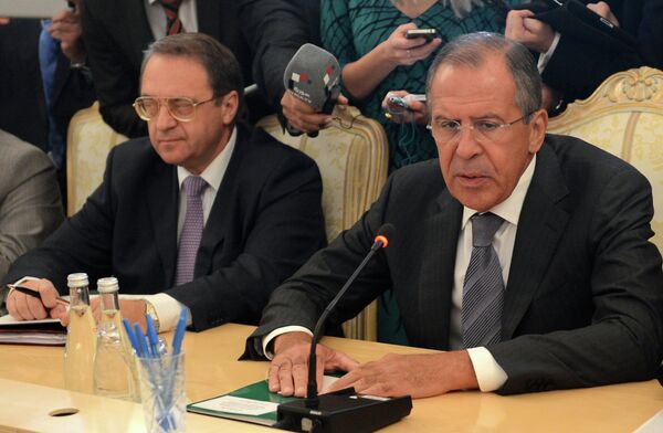 Russian Foreign Minister Sergei Lavrov (right) - Sputnik International