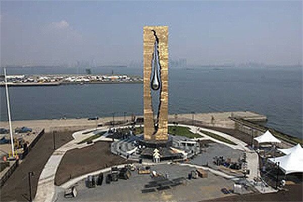 The tear drop memorial in Bayonne, NJ was made by Russian sculptor Zurab Tsereteli and dedicated as a gift from Russia to the US. - Sputnik International