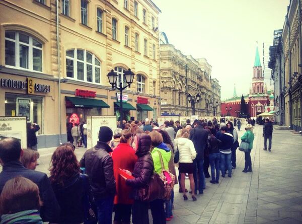 First Russian Krispy Kreme Doughnut Shop Opens Near Red Square - Sputnik International