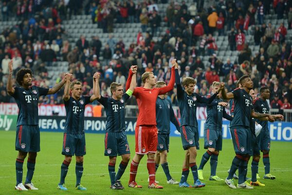 Bayern Munich players acknowledge the fans after the Champions League match against CSKA Moscow, September 17, 2013 - Sputnik International
