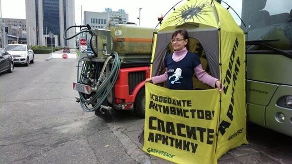 A Greenpeace picket outside the Moscow office of Gazprom A Greenpeace picket outside the Moscow office of Gazprom - Sputnik International