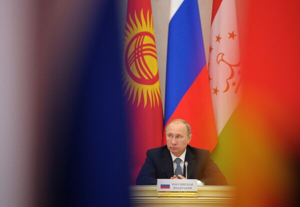 Vladimir Putin at the meeting of the CSTO - Sputnik International