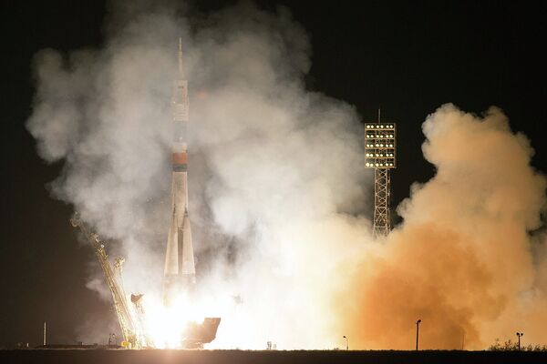 Soyuz TMA-10M with 3 Crew Blasts Off for Space Station - Sputnik International