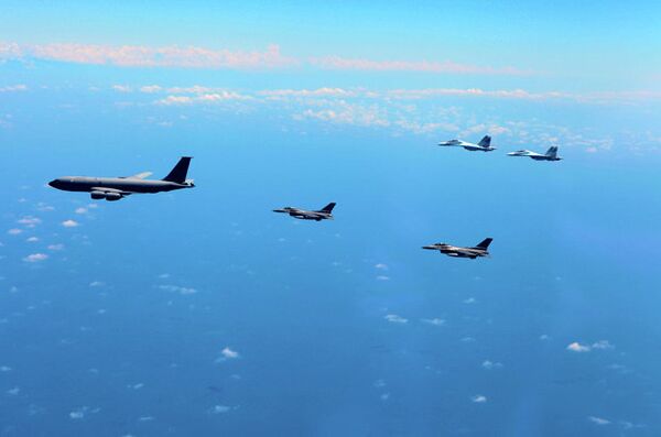 NATO and Russian fighter jets escort an aircraft during a Vigilant Skies exercise (File photo) - Sputnik International