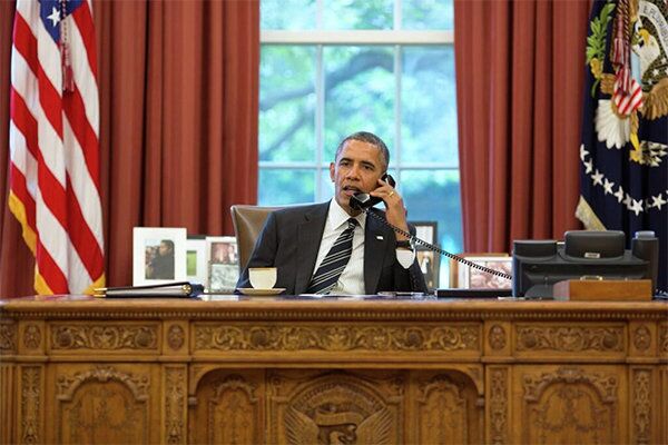 The White House photographer released this photo of Obama speaking with Rouhani over the phone Friday. - Sputnik International