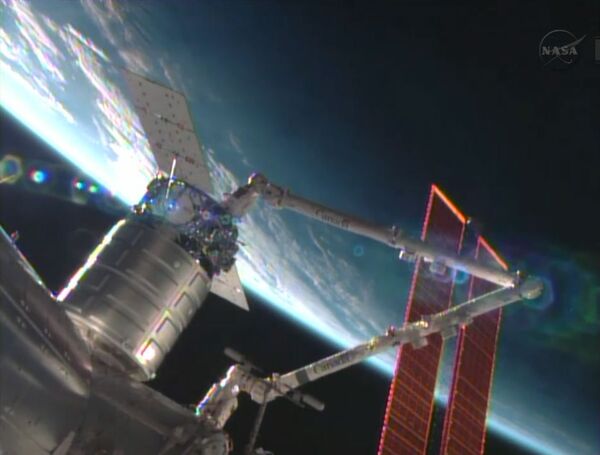 The Cygnus commercial resupply craft is installed by the Canadarm2 to the Harmony node - Sputnik International