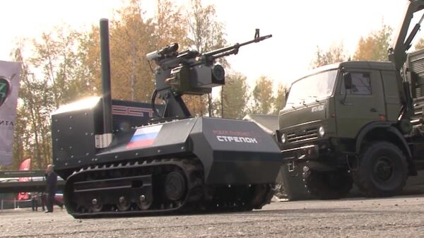 Remote-Controlled Robot Thrills Spectators at Russian Arms Expo - Sputnik International