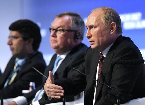 Vladimir Putin at the “Russia Calling” investment forum - Sputnik International
