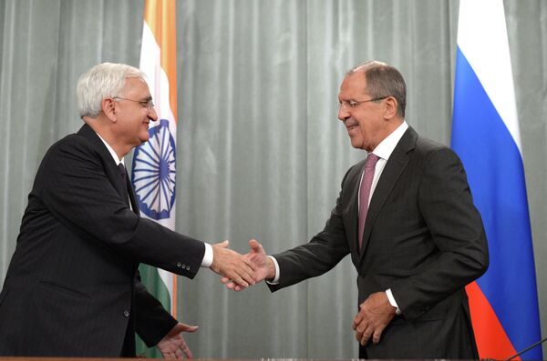 Sergei Lavrov (right) and his Indian counterpart - Sputnik International