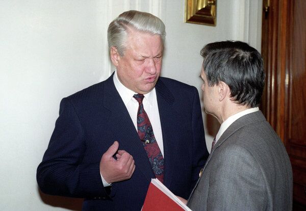 Russia’s 1993 Political Crisis, Storming the White House - Sputnik International
