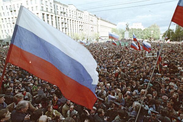 Russia’s 1993 Political Crisis, Storming the White House - Sputnik International