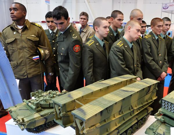 Omsk Defense Tech Event Showcases Russian Arms - Sputnik International