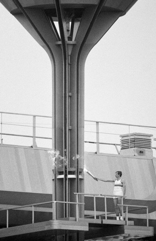 Belov lights the Olympic flame at the opening ceremony of the Summer Olympics in Moscow in 1980. Belov lights the Olympic flame at the opening ceremony of the Summer Olympics in Moscow in 1980. - Sputnik International