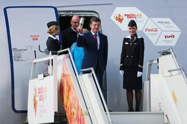 Sochi 2014 Olympic Flame Touches Down in Moscow - Sputnik International
