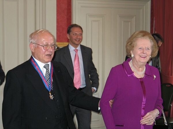 British Prime Minister Margaret Thatcher with double agent Oleg Gordievsky. (Archive) - Sputnik International