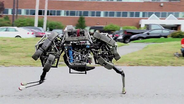 The WildCat, the latest robot developed by US company Boston Dynamics, in mid-stride - Sputnik International