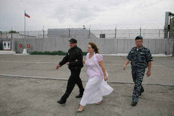 Couple before the wedding ceremony in a penal colony near Novosibirsk. August 2012 - Sputnik International