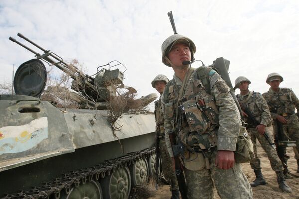 Kazakhstan Army to Go Fully Professional by 2016 - Sputnik International