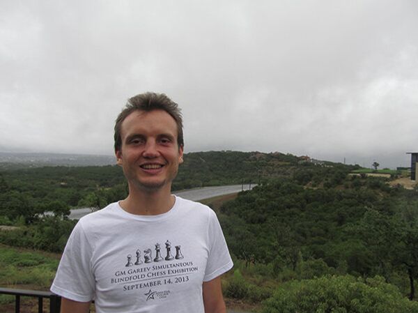 Chess grandmaster Timur Gareev outside the Laura Bush Library in Austin, Texas – the site of the blindfold chess event. Chess grandmaster Timur Gareev outside the Laura Bush Library in Austin, Texas – the site of the blindfold chess event. - Sputnik International