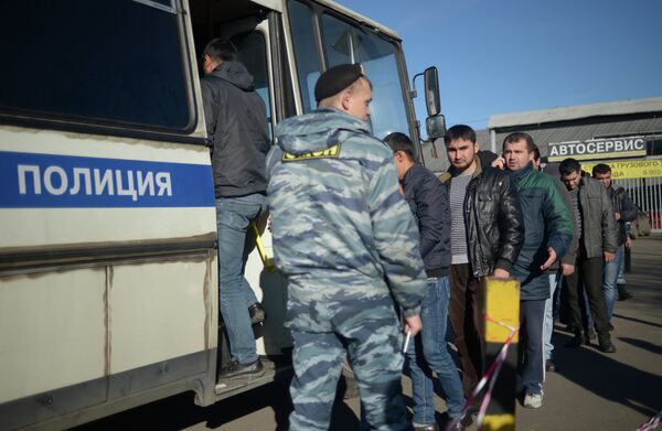 Migrants detained after the Biryulyovo incident - Sputnik International