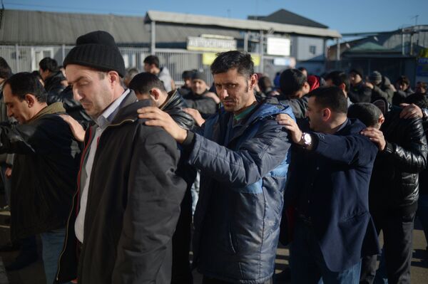 Detention of labor migrants in the south of Moscow, Oct. 18, 2013 - Sputnik International