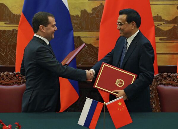Dmitry Medvedev  and Li Keqiang - Sputnik International