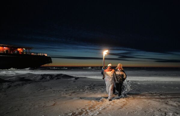 Sochi 2014 Olympic Flame Heats Up the North Pole - Sputnik International