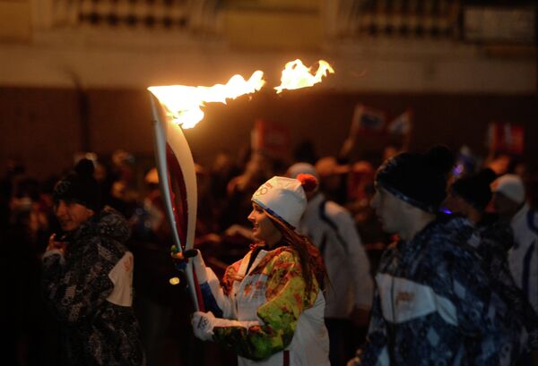 Olympic torch relay in St. Petersburg, Oct. 27, 2013 - Sputnik International