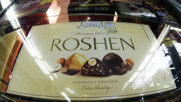 Онищенко запретил поставлять в Россию украинский шоколад Рошен - Sputnik International