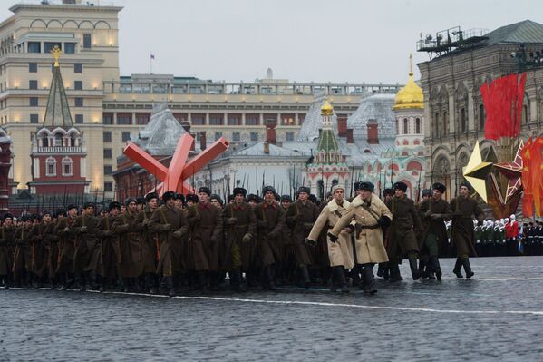 Moscow Celebrates Anniversary of 1941 Siege Parade - Sputnik International