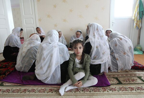 Women preparing for the wedding ceremony in Kubachi village of Daghestan - Sputnik International