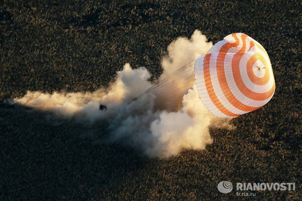 Olympic Torch Returns to Earth After Spacewalk - Sputnik International
