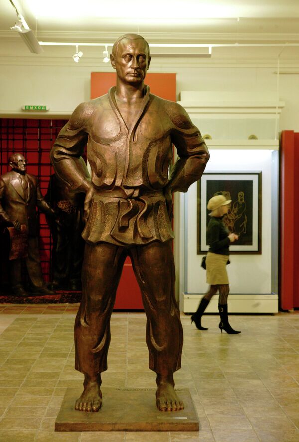A sculpture of Vladimir Putin in judo outfit - Sputnik International