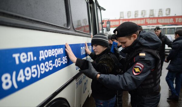 Police Hold 600 at Moscow Market for Checks - Sputnik International
